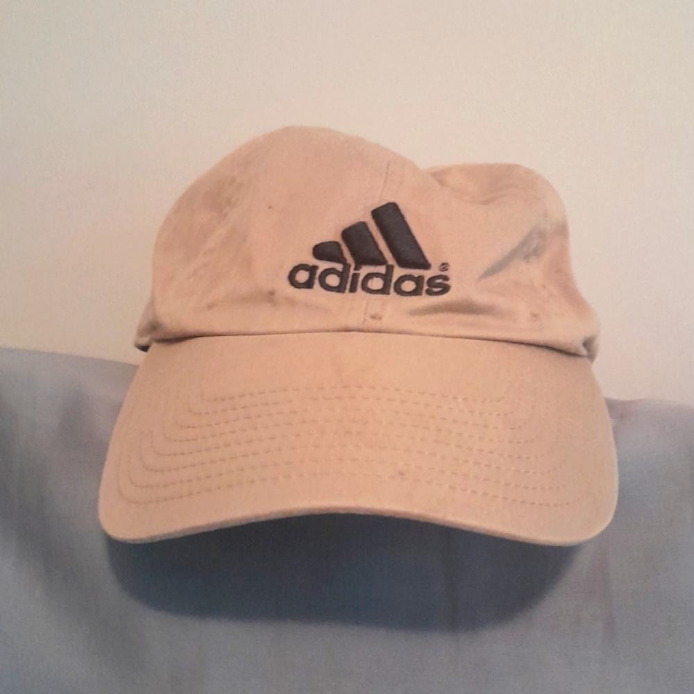 Adidas fitted cap, size 7 1/4 (med)